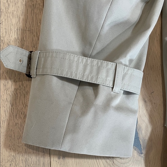 SOLD | London Fog | Classic Vintage Tan Trench Coat - Picture 9 of 10